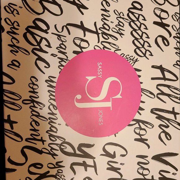 Sassy Jones Trinity Necklace - Picture 3 of 3